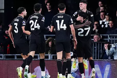 تحت أنظار مرموش.. مانشستر سيتي يتجاوز عقبة فولهام في مباراة الـ"9 أهداف"